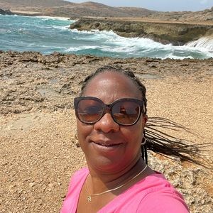 Meet your Posher, Rainia